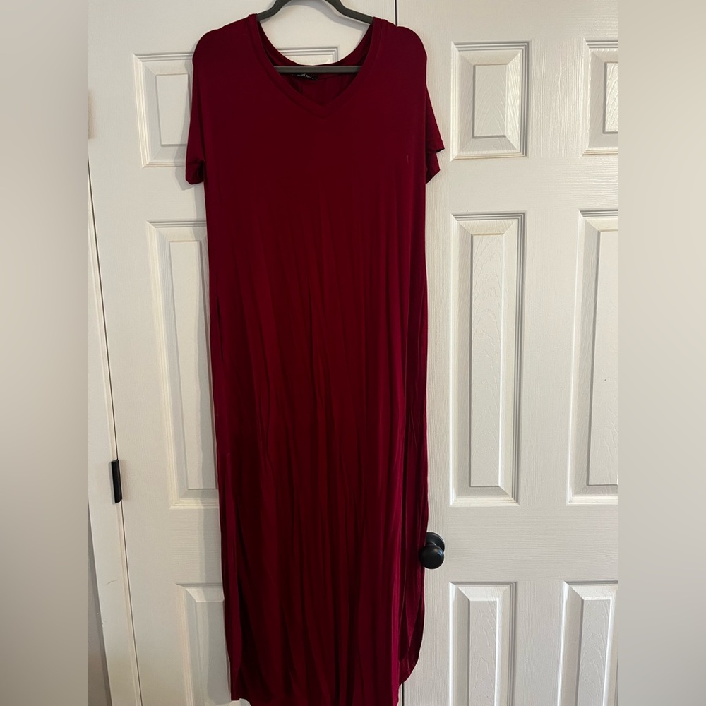 Elegant Burgundy V-Neck Dress